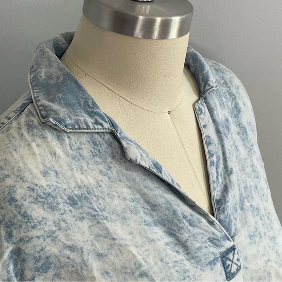 Thread + Supply Chambray Shirt- Acid Wash Blue- Size Small - Picture 3 of 7